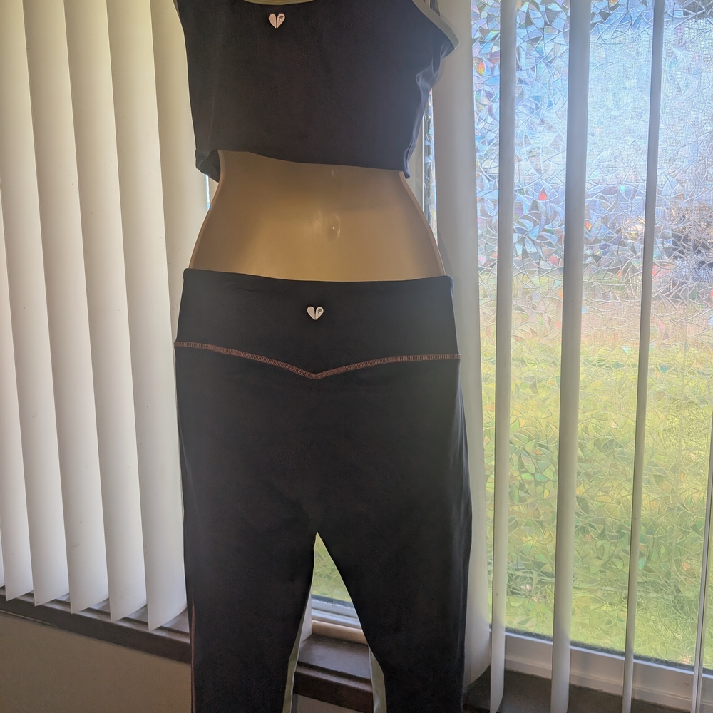 Fabletics Yoga/ Exercise Set - Picture 4 of 5